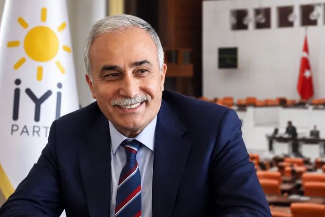 Ahmet Eşref Fakıbaba hem İYİ Parti’den hem milletvekilliğinden istifa etti!